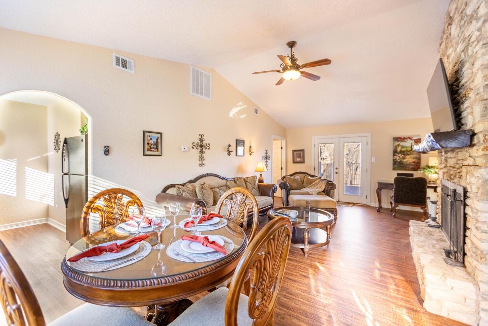 Messina Inn Wimberley Room photo