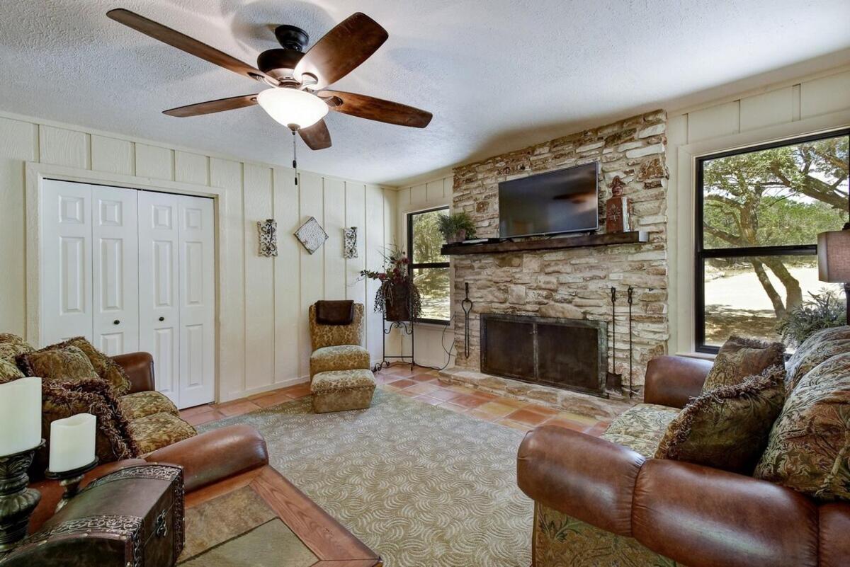 Messina Inn Wimberley Room photo