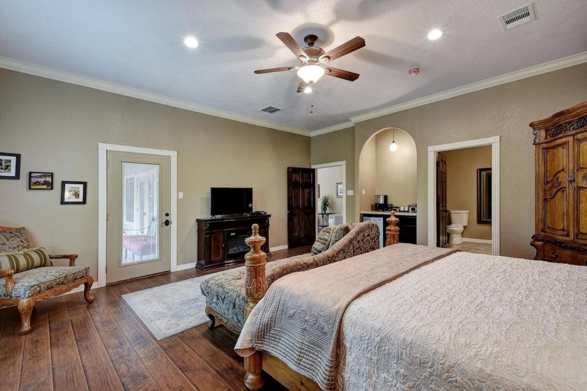 Messina Inn Wimberley Room photo