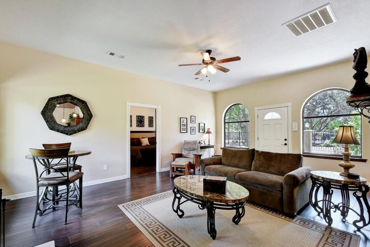 Messina Inn Wimberley Room photo
