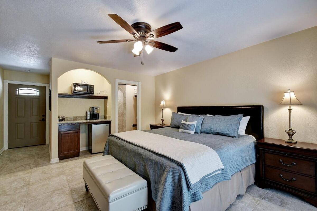 Messina Inn Wimberley Room photo
