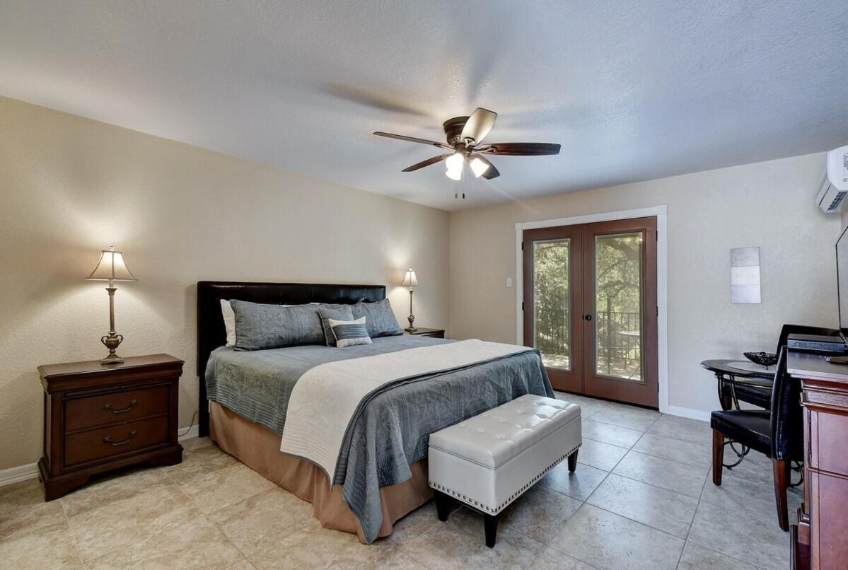 Messina Inn Wimberley Room photo