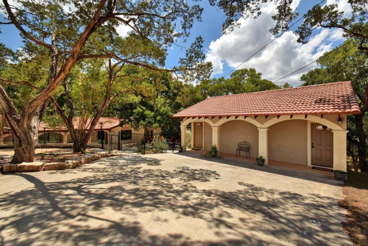 Messina Inn Wimberley Room photo