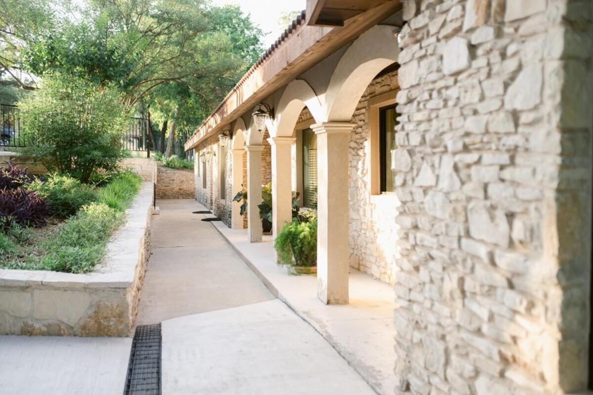 Messina Inn Wimberley Exterior photo